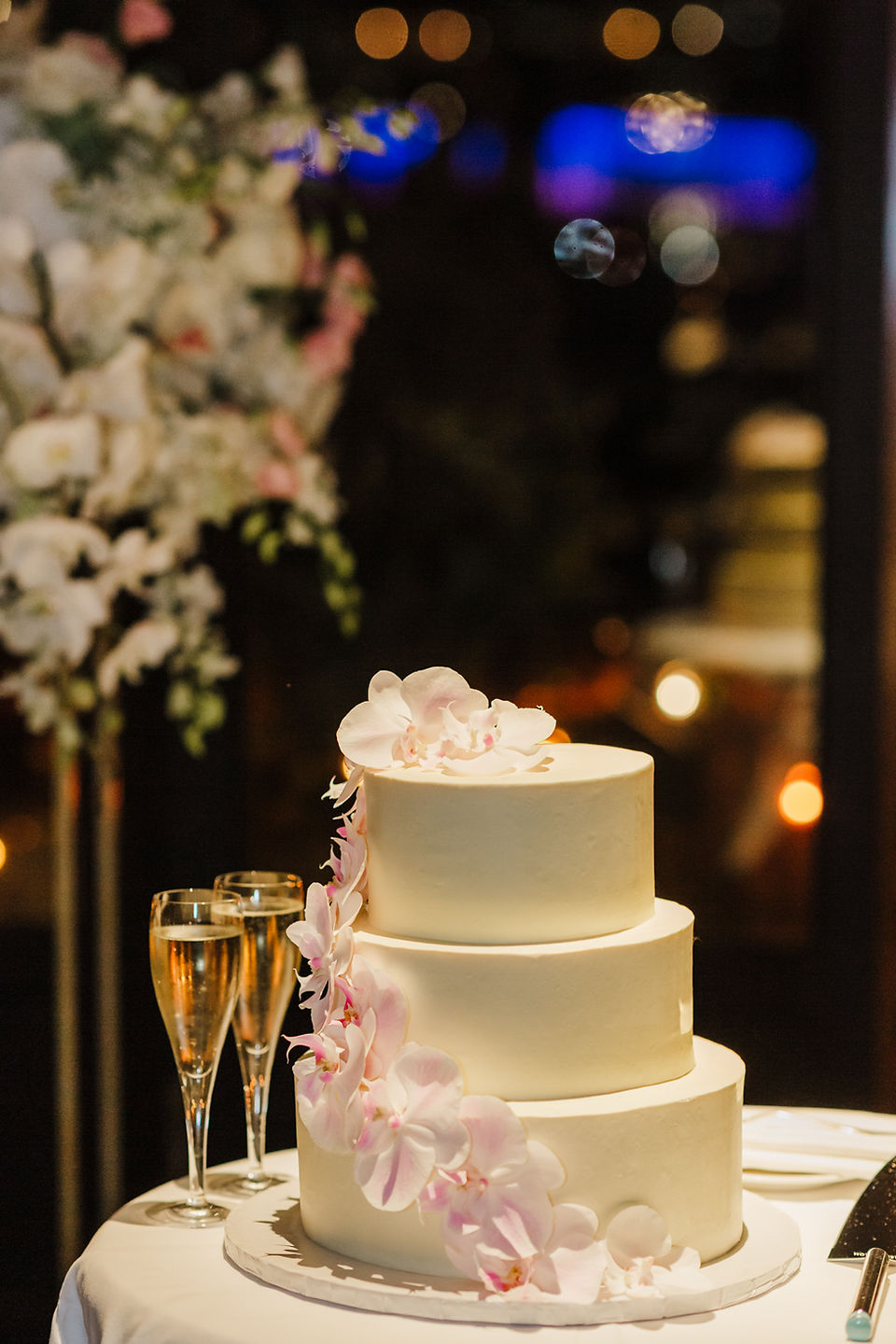 wedding cake and floral decor at an elegant restaurant reception in nyc