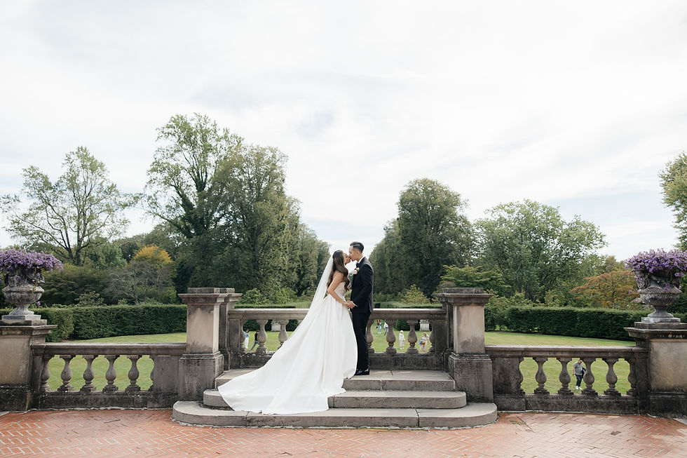 HOW TO CHOOSE A WEDDING PHOTOGRAPHER IN NYC?         7 THINGS THAT MATTER