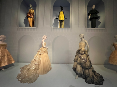 formal dresses Special exhibition "Fashioning San Francisco: A century of Style"