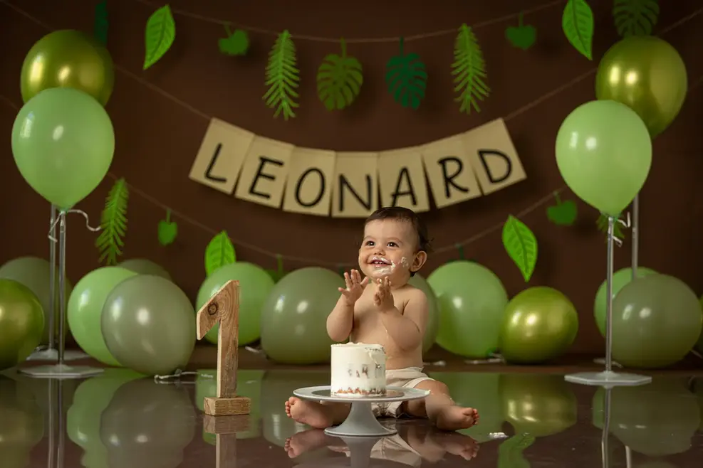 Smash Cake Fotoshooting im Studio Berlin – 1. Geburtstag mit Mini-Torte

Cake Smash photography studio Berlin – baby photo session with cake

Smash Cake Shooting Potsdam Studio – lachendes Baby mit Geburtstagskuchen

Indoor Cake Smash Berlin – first birthday baby photo shoot

Smash Cake Fotos Berlin – Baby im Studio mit Luftballons und Torte

Cake Smash Session Potsdam – baby enjoying cake in professional photo studio

Cake Smash 1. Geburtstag im Studio Berlin – farbenfrohe Deko und Babyspaß

Studio Cake Smash Potsdam – sweet birthday moment with baby and cake

Smash Cake Baby Fotoshooting Berlin Studio – Familienfotos inklusive

Cake Smash Fotoshooting Indoor Berlin – Baby mit Krone beim Tortenmatsch