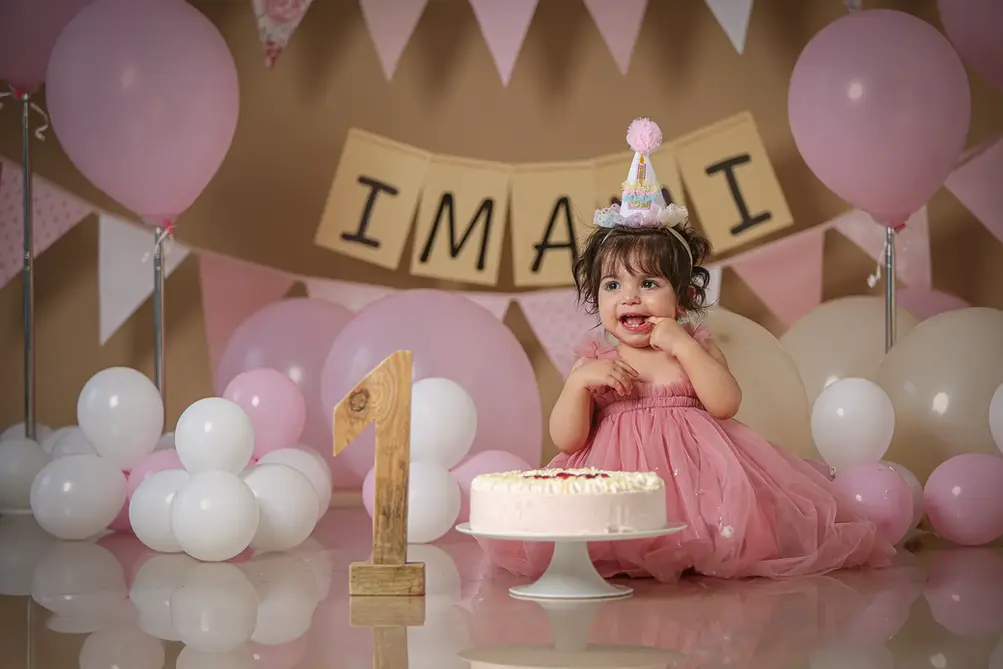 Smash Cake Fotoshooting im Studio Berlin – 1. Geburtstag mit Mini-Torte

Cake Smash photography studio Berlin – baby photo session with cake

Smash Cake Shooting Potsdam Studio – lachendes Baby mit Geburtstagskuchen

Indoor Cake Smash Berlin – first birthday baby photo shoot

Smash Cake Fotos Berlin – Baby im Studio mit Luftballons und Torte

Cake Smash Session Potsdam – baby enjoying cake in professional photo studio

Cake Smash 1. Geburtstag im Studio Berlin – farbenfrohe Deko und Babyspaß

Studio Cake Smash Potsdam – sweet birthday moment with baby and cake

Smash Cake Baby Fotoshooting Berlin Studio – Familienfotos inklusive

Cake Smash Fotoshooting Indoor Berlin – Baby mit Krone beim Tortenmatsch