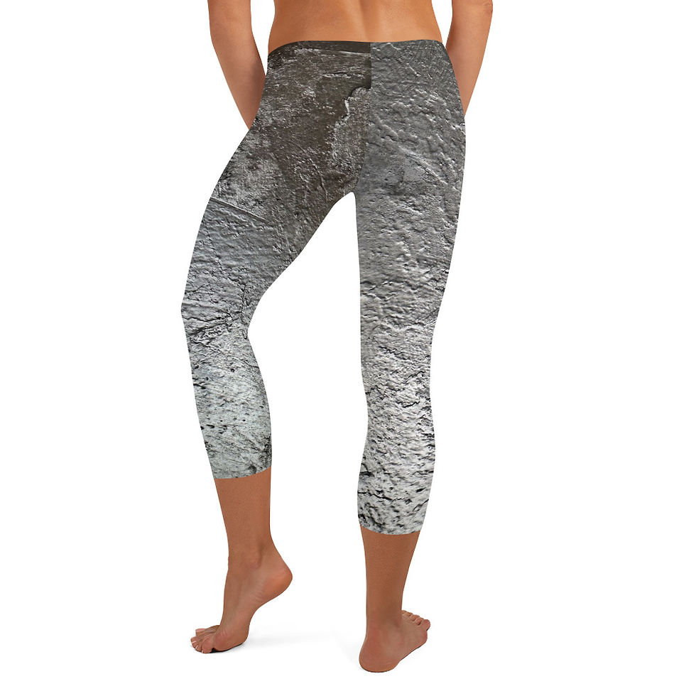 Thumbnail: Silver Rock Capri Leggings