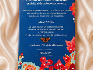 Un oráculo es un portal de conexión. Una herramienta de autoconocimiento que actúa como espejo del alma, ayudándonos a ver con más claridad aquello que muchas veces ya sentimos, pero no logramos poner en palabras.
