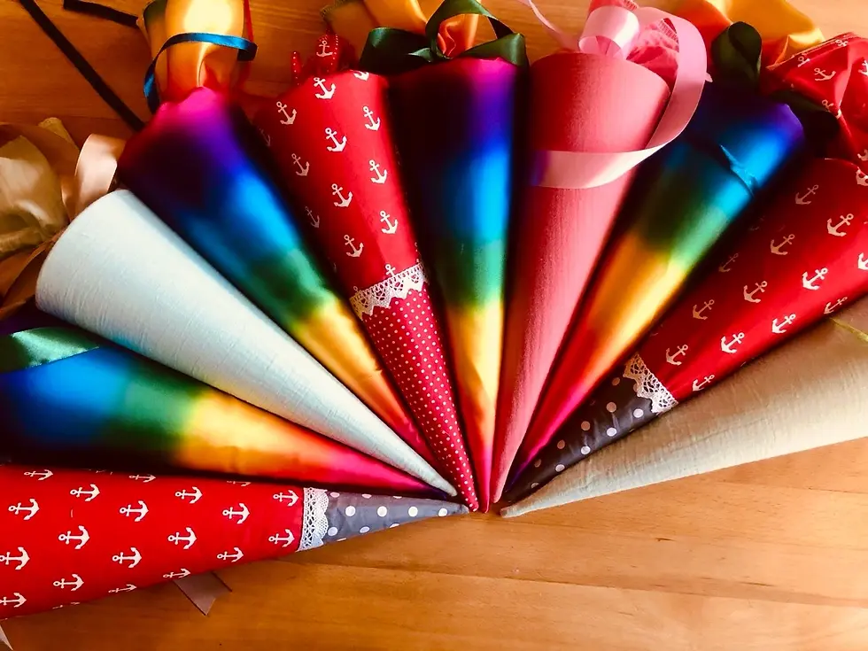 Miniaturbild: Fächer aus bunten, maritimen Stoff-Schultüten mit Ankern, handgemacht in Hamburg. Wiederverwendbare Schultüten für Kinder von