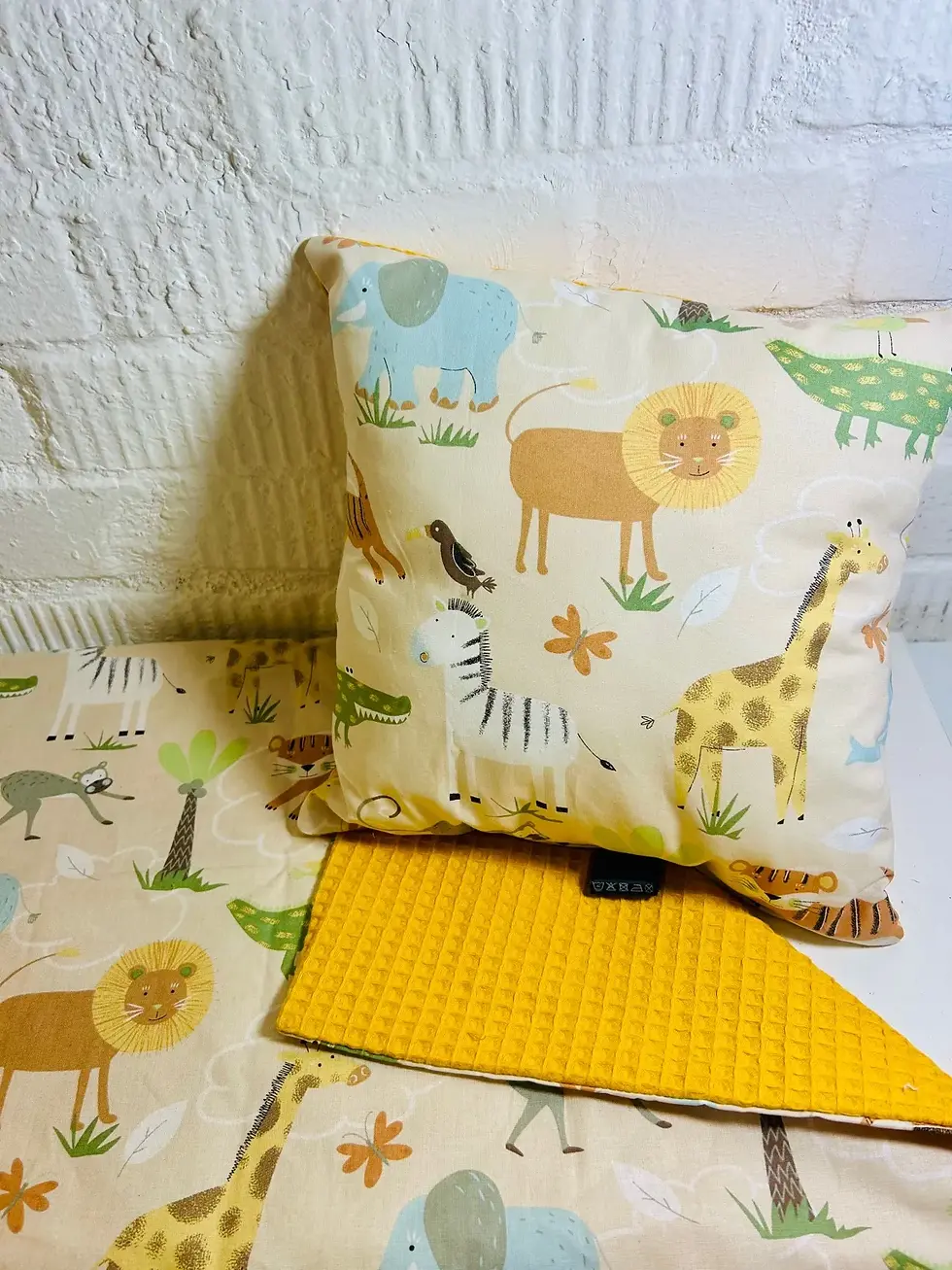 Leichte Decke „Safari-Freunde“ aus OEKO-TEX® Baumwolle, ungefüttert, weich und natürlich handgefertigt.