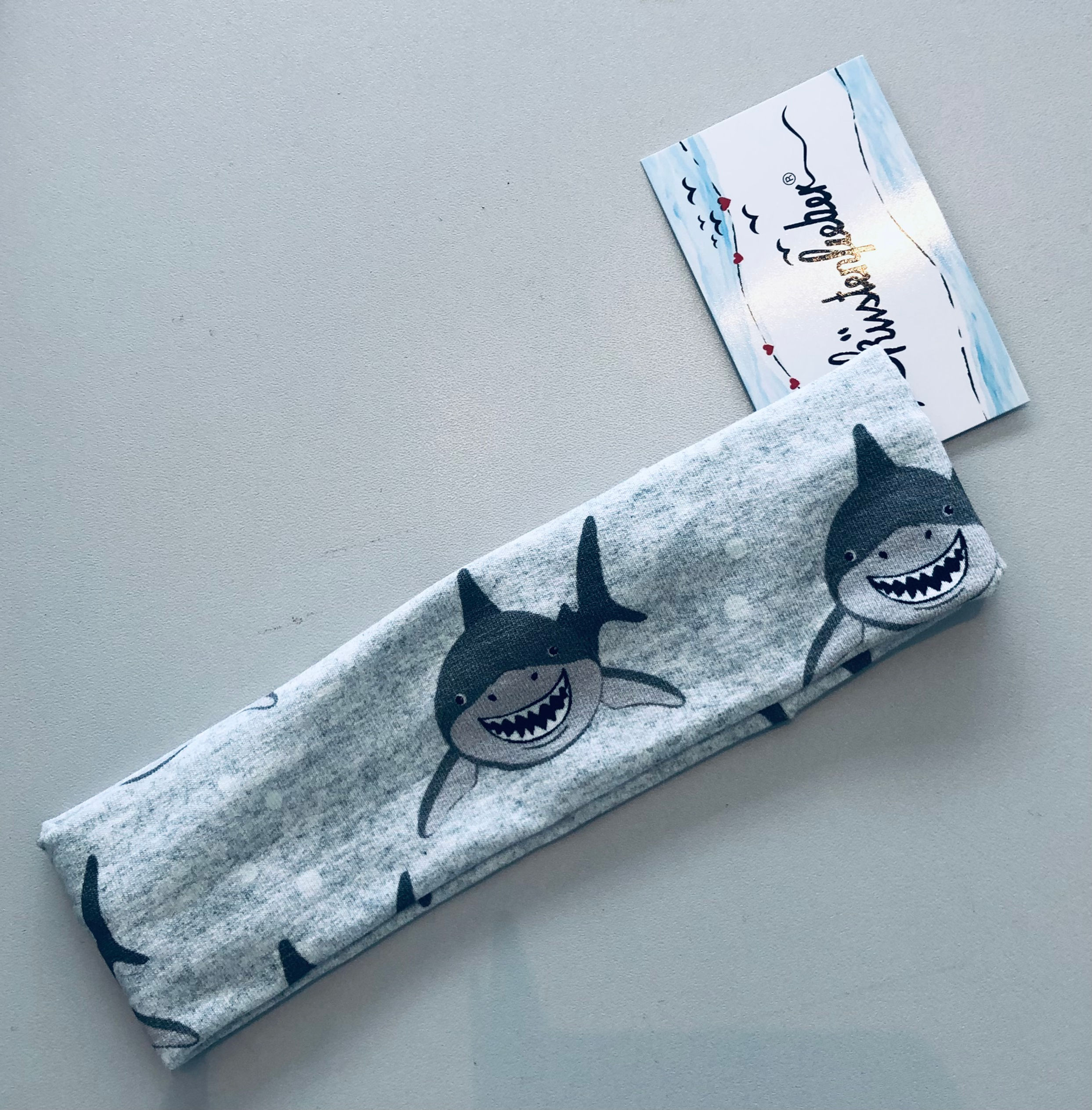 Handgemachtes Stirnband aus Baumwolljersey mit Haifisch Motiv