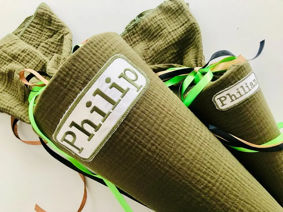 Miniaturbild: Schultüten-Set in Khaki für Geschwister – personalisiert mit Namen, handgemacht in Hamburg aus OEKO-TEX Musselin