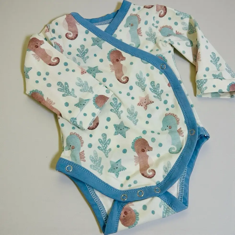 Miniaturbild: Maritime Baby Wickelbodys von Küstenfieber mit Seepferdchen und Wal Motiv, OEKO-TEX Baumwolle, handgemacht in Hamburg.