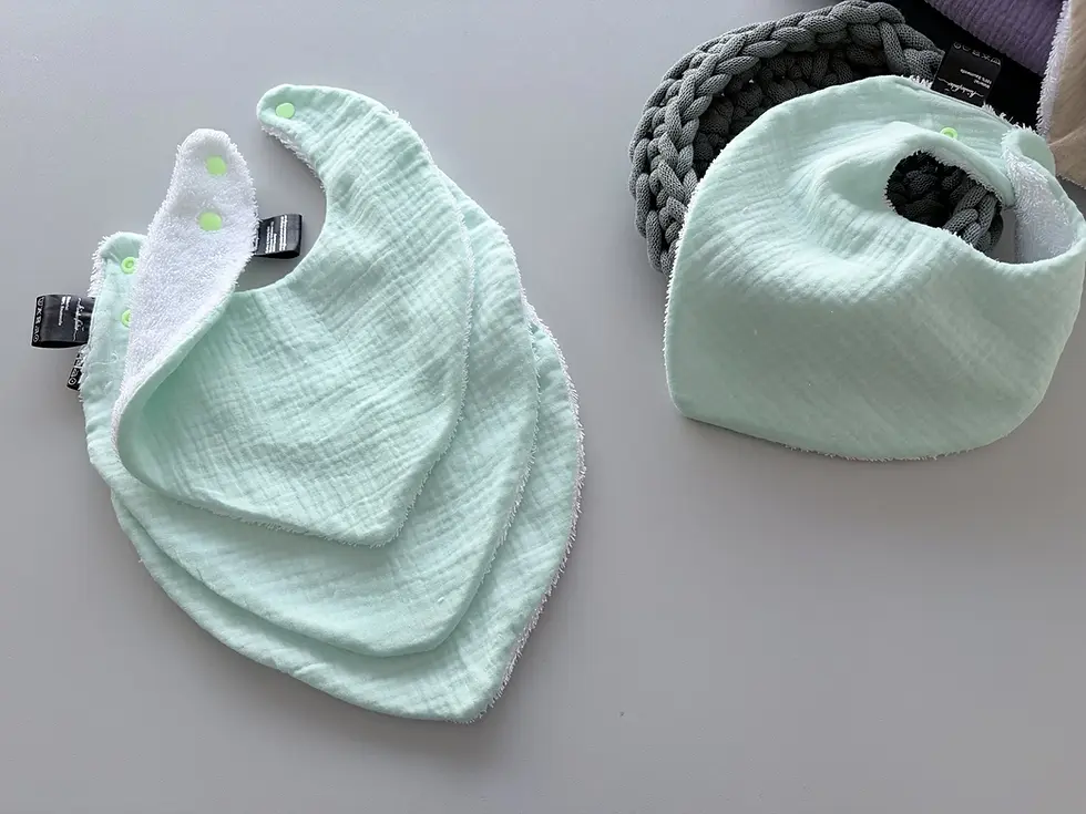Mintfarbenes Musselin Baby Lätzchen von Küstenfieber aus OEKO-TEX Baumwolle mit weicher Frottee-Rückseite, saugfähig und hand