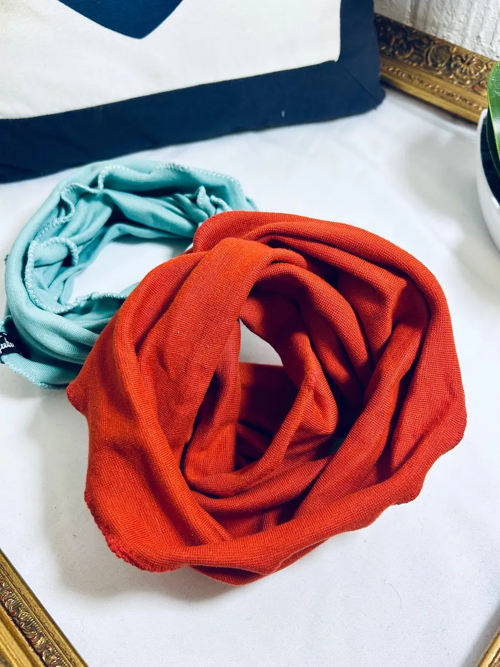 Miniaturbild: Doppelter Jersey-Loopschal in warmem Rostton, weich und atmungsaktiv. Bleibt beim Spielen an Ort und Stelle. OEKO-TEX®.