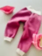 Rosa Walkhose für Babys und Kinder aus Wollwalk mit hellen Bündchen, warm, atmungsaktiv und mitwachsend, handgemacht.