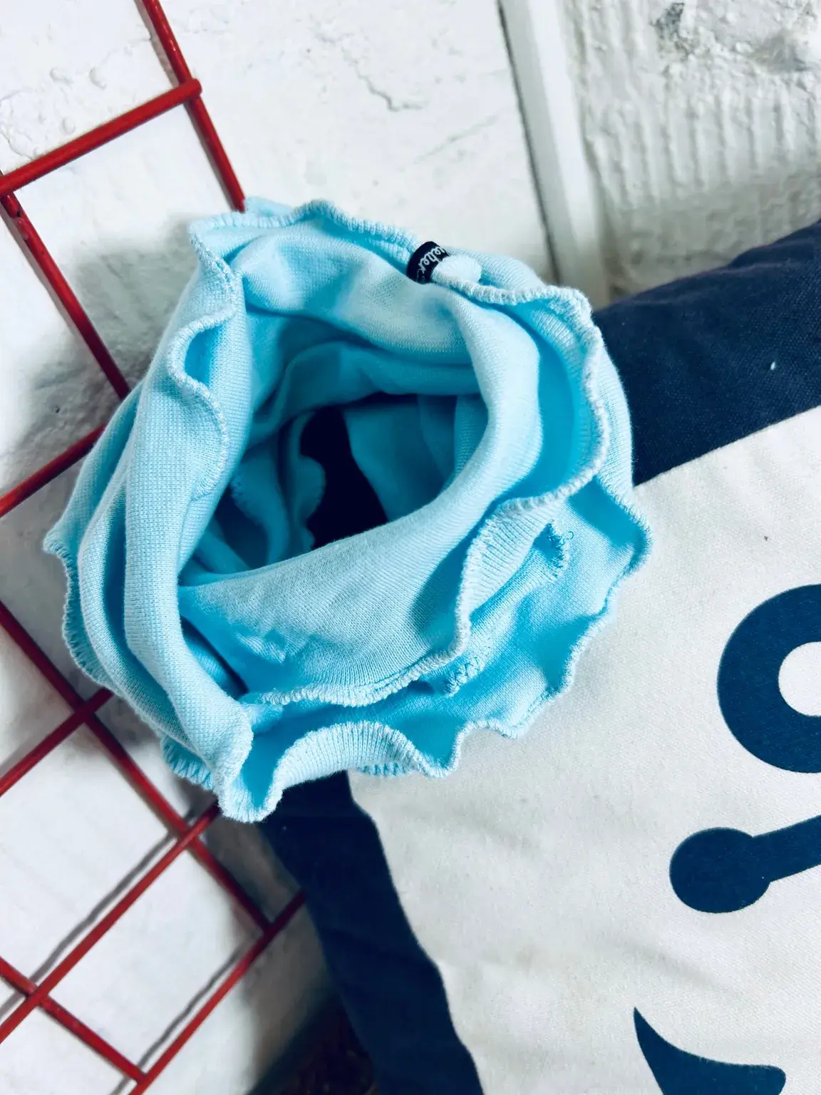 Weicher Loopschal in Babyblau aus Jersey, handgemacht in Hamburg. Sanft am Hals, ideal für Kita, Übergangszeit und Kinder.