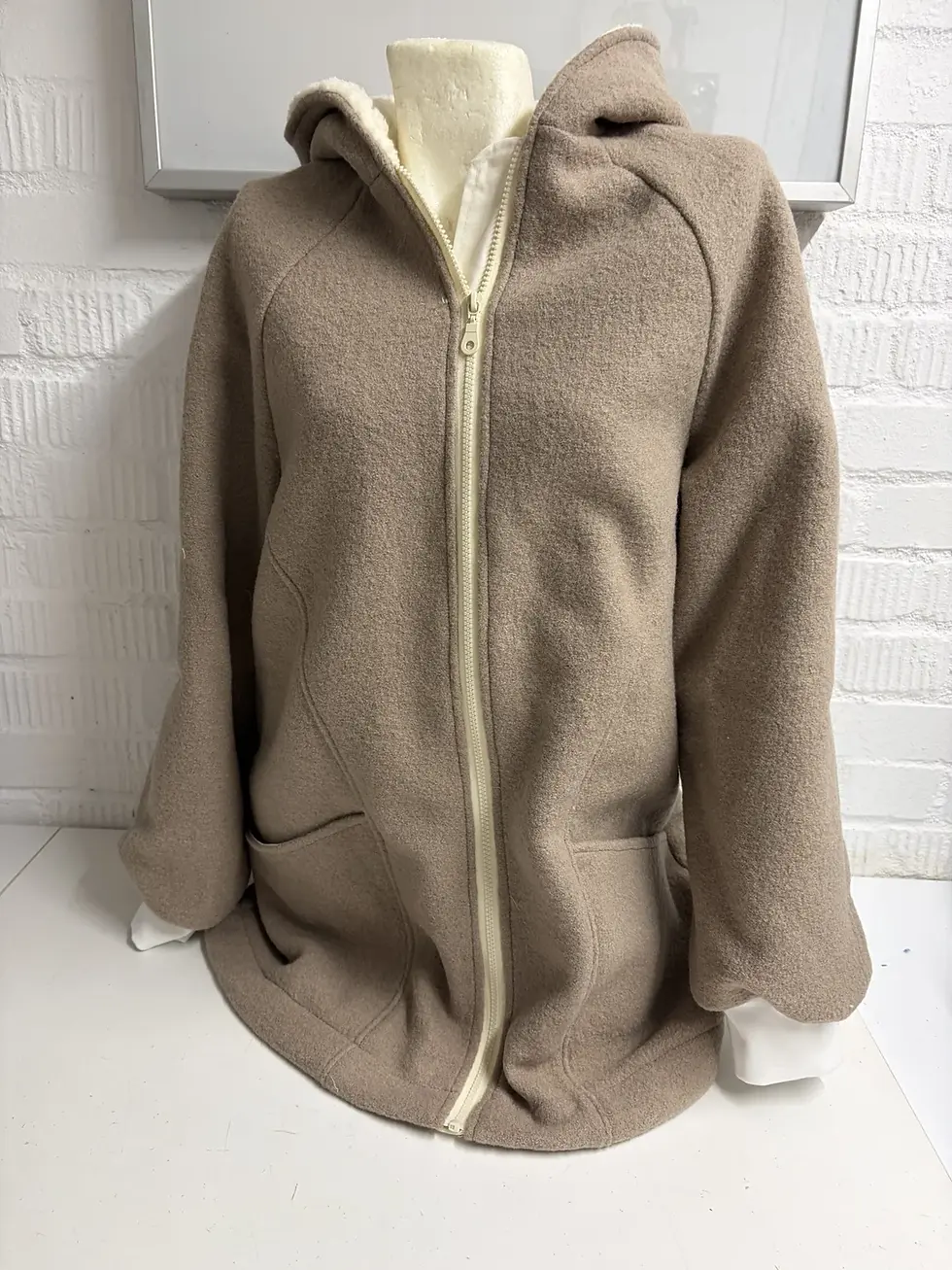 Miniaturbild: Walkjacke Damen camelbeige Nahaufnahme Stoffstruktur Wollwalk, hochwertige Schurwolle, warm, atmungsaktiv und windabweisend