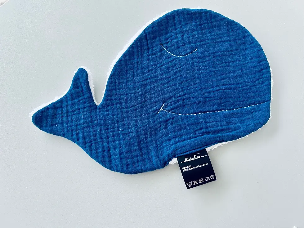 Miniaturbild: Wal-Waschlappen aus Musselin und Frottee in Dunkelblau – sanft zur Babyhaut und ideal für Pflege oder Bad.