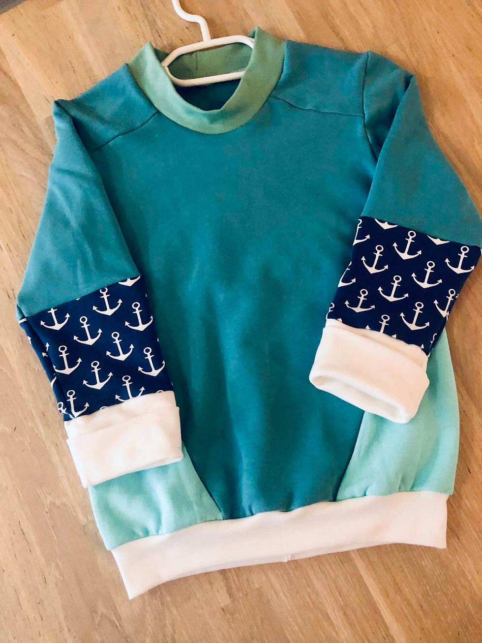 Miniaturbild: Einzigartiger Kinder Pullover aus kuscheligem Baumwollsweat in Petrol - Größe 110/116  Idealer Wohlfühlpullover für Kids.