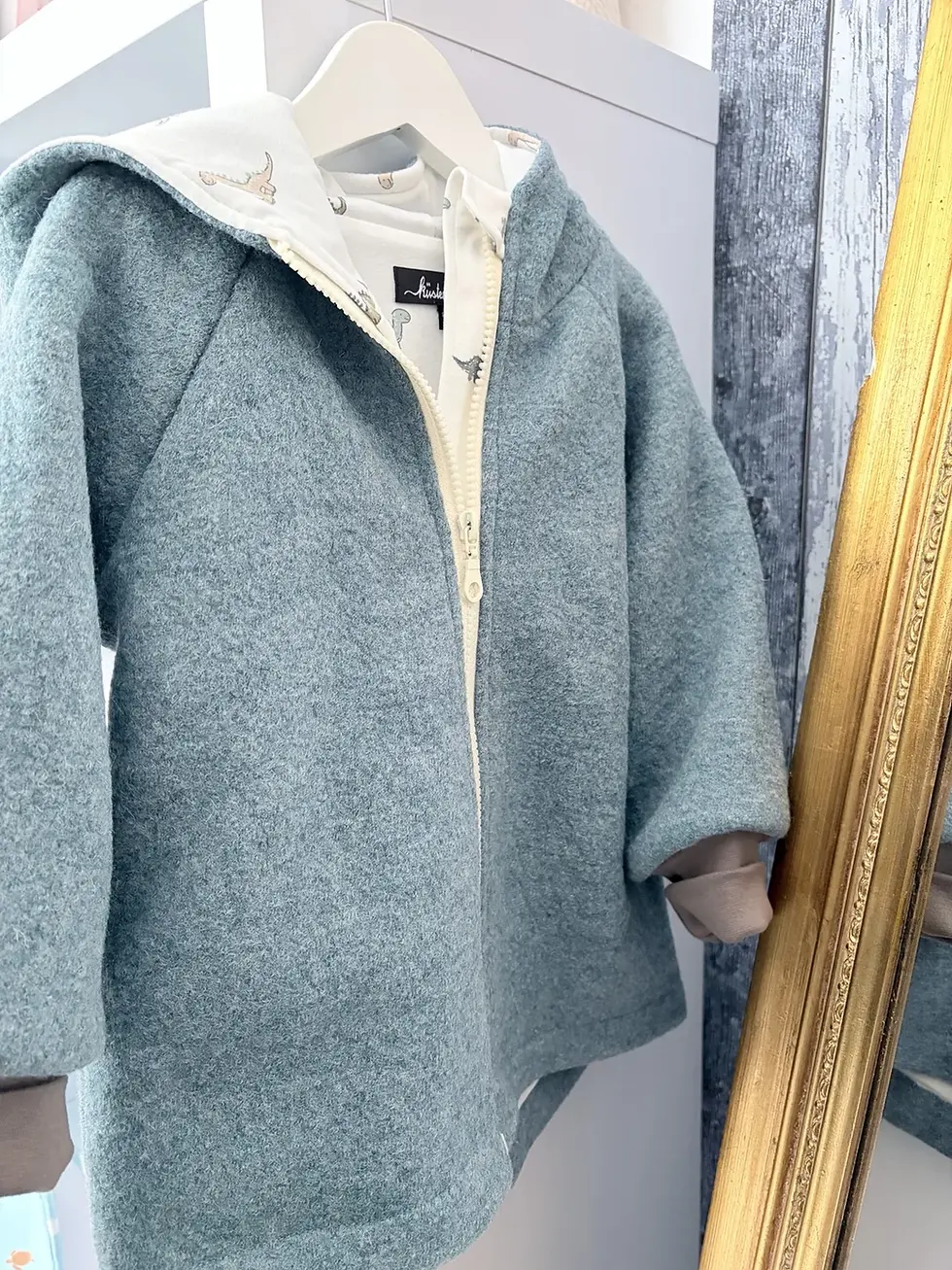 Miniaturbild: Detail Reißverschluss Kinder Walkjacke mint aus Wollwalk, hochwertige Verarbeitung und leichtes Anziehen