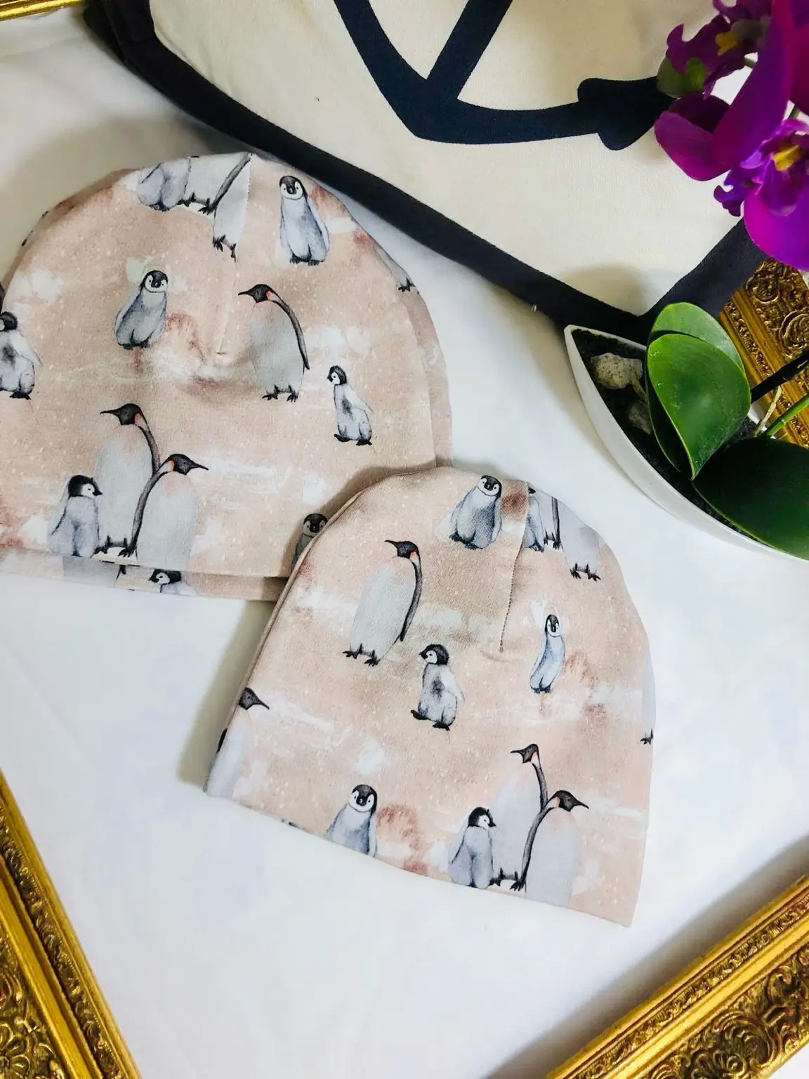 Weiche doppellagige Babymütze aus French Terry mit Pinguinmotiv. Handgemacht in Hamburg – OEKO-TEX® zertifiziert, mitwachsend