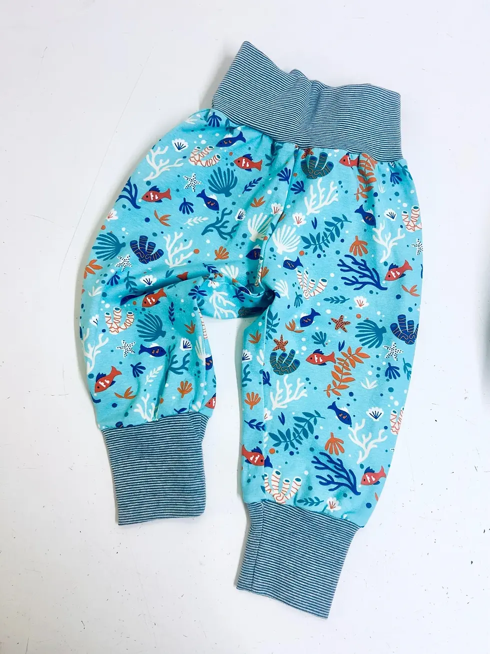 Miniaturbild: Baby Pumphose 74/80 in Mint mit Korallen- und Meeresmotiv – bequemer Schnitt, OEKO-TEX zertifiziert.