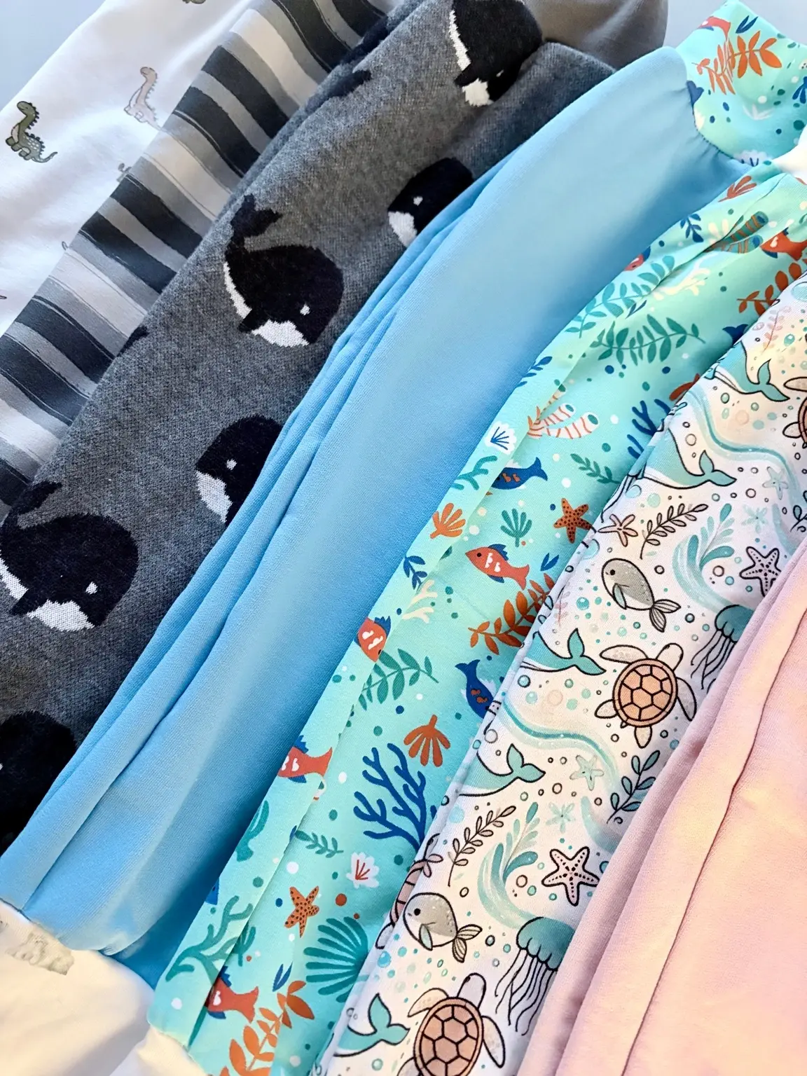 Übersicht maritimer Stoffdesigns für mitwachsende Baby- und Kinderpumphosen aus OEKO-TEX Baumwolljersey, handgemacht von Küst