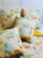 Handgemachtes Kissen „Safari-Freunde“ aus Baumwolle mit Waffelpiqué, OEKO-TEX®, liebevoll genäht in Hamburg.