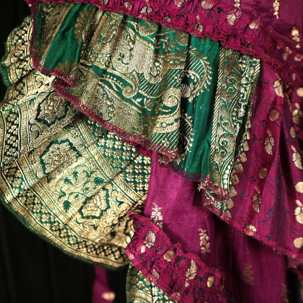 Miniatura: JEM Long Barocco Bustle
