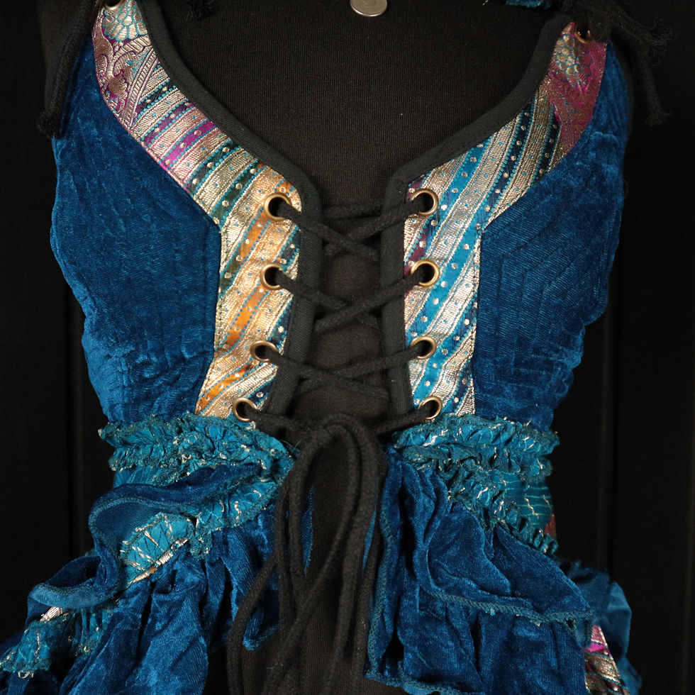 Miniatura: DIVINE BLOOM Arya Gown