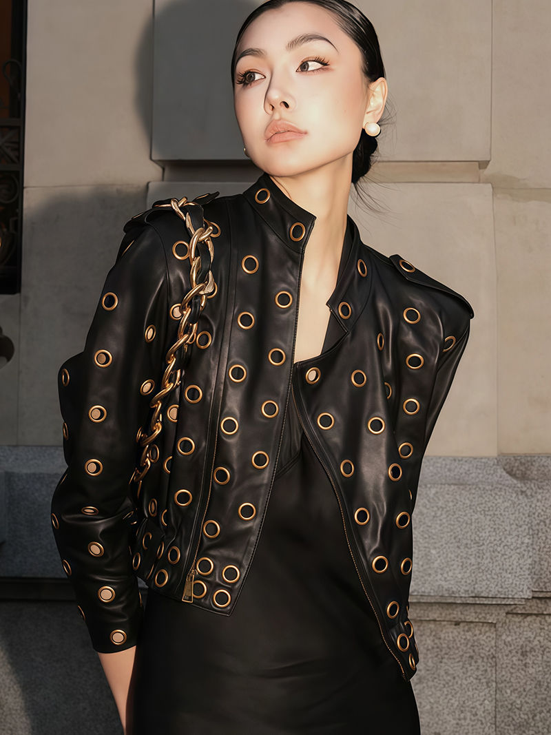 Jaqueta biker feminina preta estilo Noir com zíper e design moderno urbano