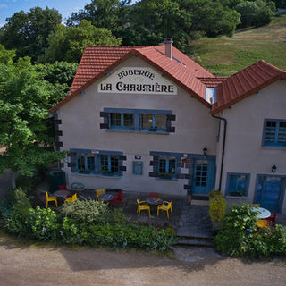vue panoramique château de Tournoël et auberge la chaumière