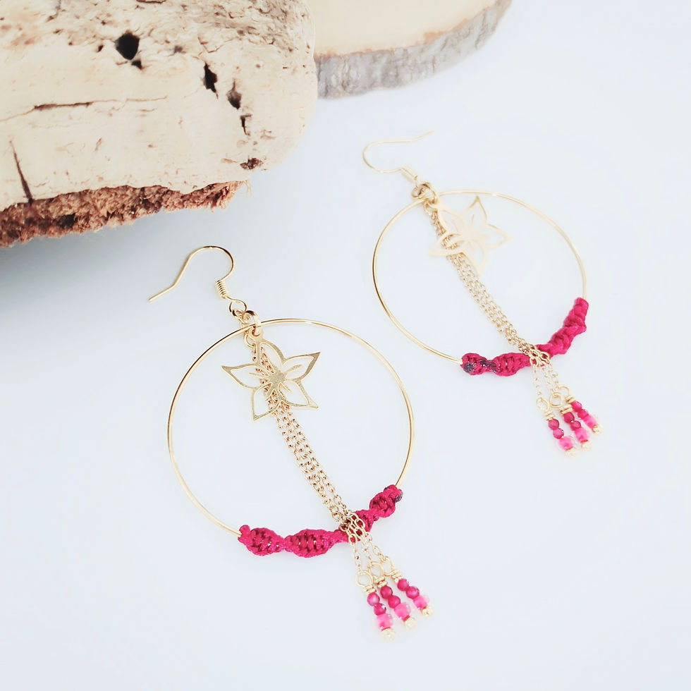 créoles dorées fleur, créoles bohèmes, boucles d’oreilles fleur, créoles artisanales, boucles d’oreilles framboise, bijoux bo