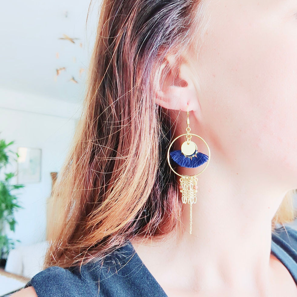 Miniature : Boucles d'oreilles AZELIE Cercle doré et pompon bleu nuit