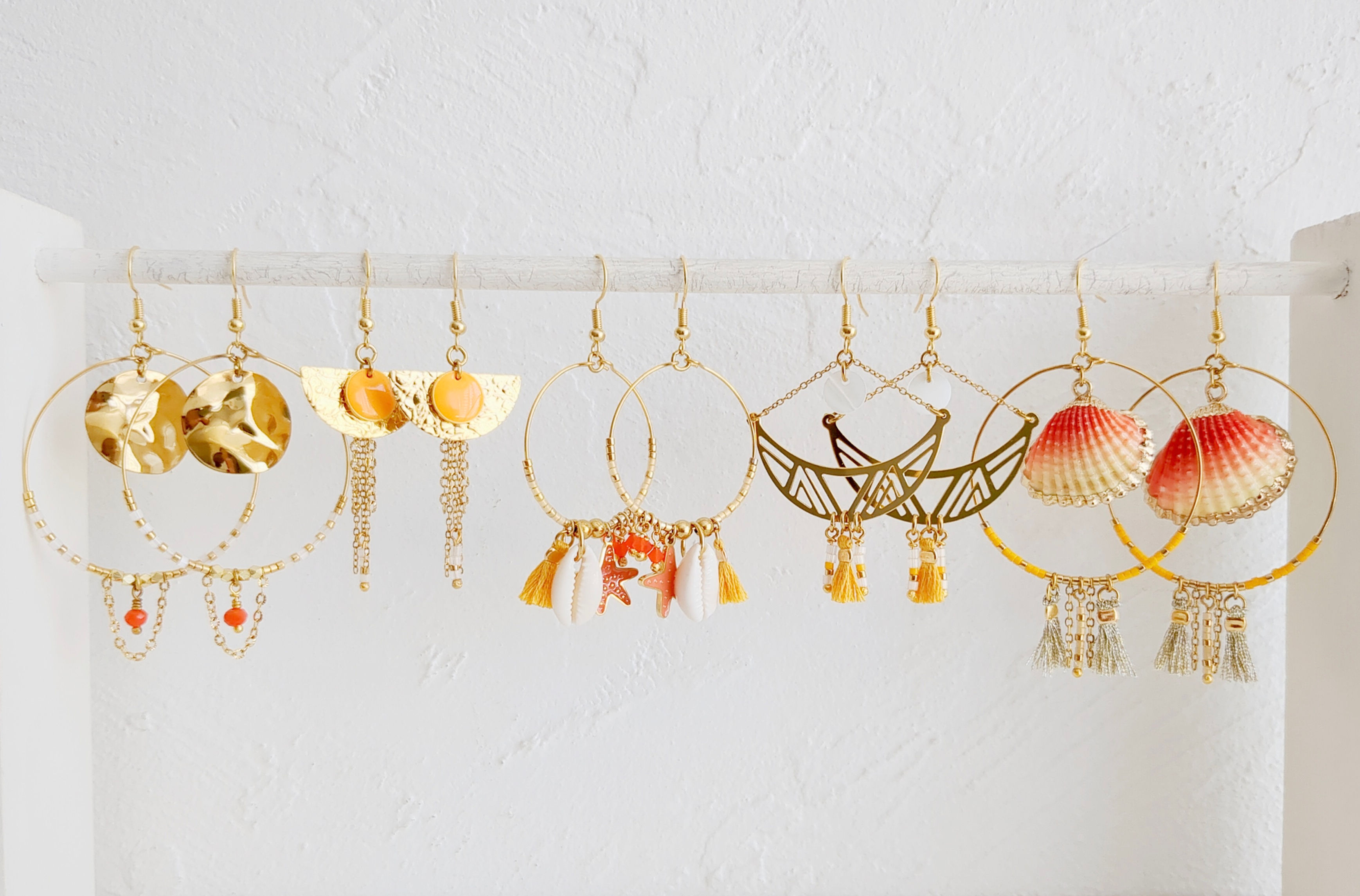 Grossiste série Boucles d'oreilles bohème orange, doré et écru- Bijoux ENORA