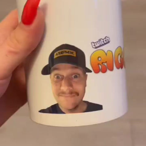 Aries koopt de eerste koffiemok