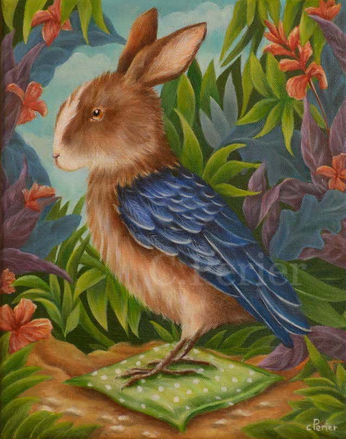Peinture à l'huile animalière surréaliste d'un lapin marron clair avec un corps d'oiseau aux ailes bleues perché sur un coussin vert dans un décor exotique de feuilles vertes et de fleurs blanches sur une Ile mystérieuse. Animal hybride peint par Corine Perier