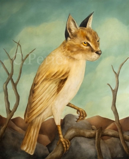 Peinture à l'huile animalière surréaliste d'un grand lynx dans le désert avec un corps d'oiseau jaune et roux perché sur une branche dans un décor de rochers et avec un ciel bleu, animal hybride peint par Corine Perier. Cliquez ici pour acheter Le Gardien du Secret
