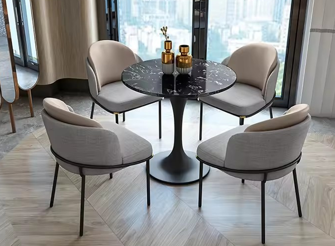 Miniatura: Mesa de comedor  negra.