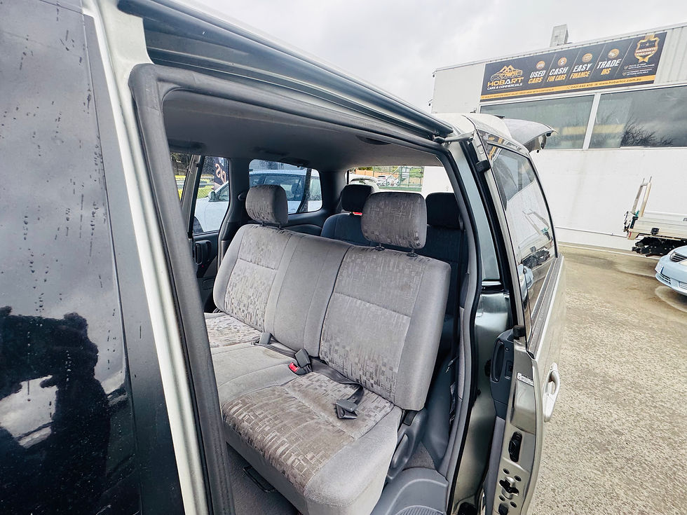 Thumbnail: Toyota Tarago - 2000