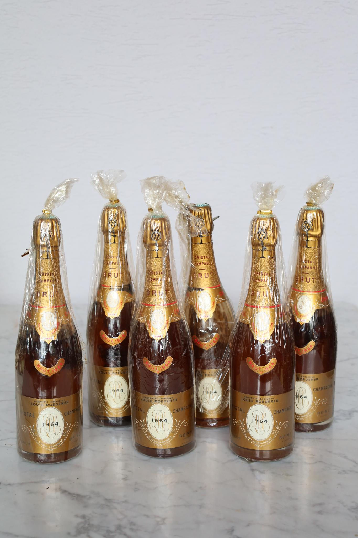 Six bouteilles de Champagne Louis Roederer (cristal), millésime 1964