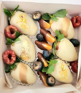 boite de 6 fraises enrobées de chocolat  casablanca