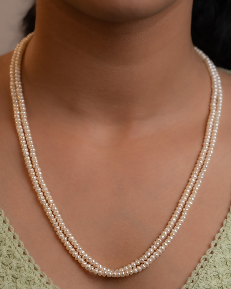 Thumbnail: Button Pearl Necklace