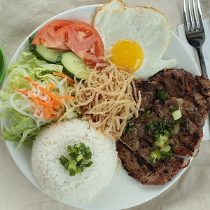 Cơm sườn trứng- Lemongrass pork and egg on broken steam rice