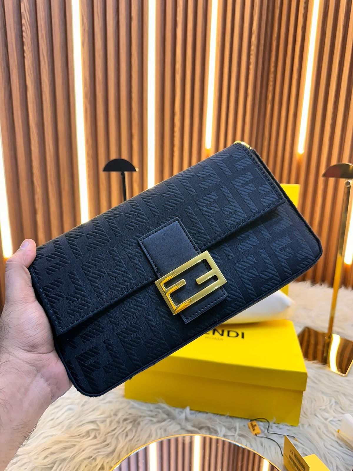 FENDI BAUGETTE SLINGBAG