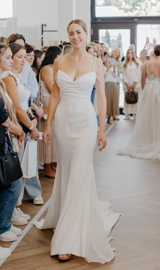 Cleanes Brautkleid im Fit´n Flare Stil