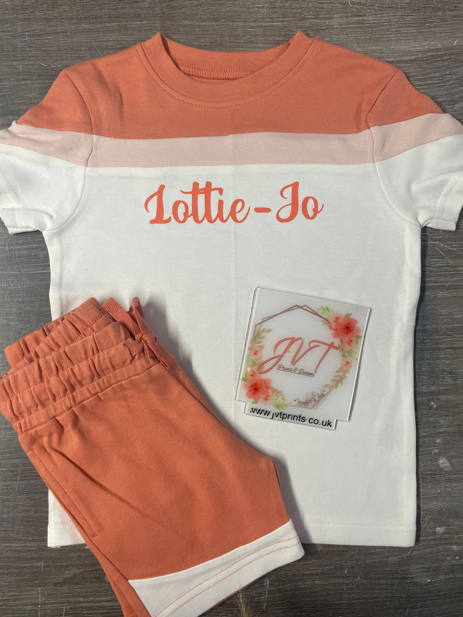 Custom shorts set in pink/white