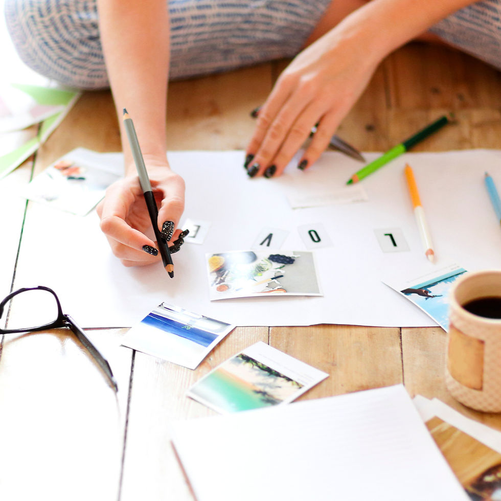 image personne en train de créer son vision board