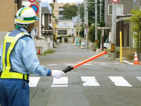 交通誘導員の実態｜現場で求められるスキルとやりがい