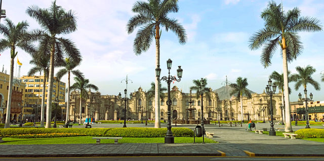 La plaza Mayor de Lima o plaza de Armas de Lima es el sitio fundacional de la ciudad de Lima, capital del Perú. Es el principal espacio público de la ciudad. Está ubicada en el cen