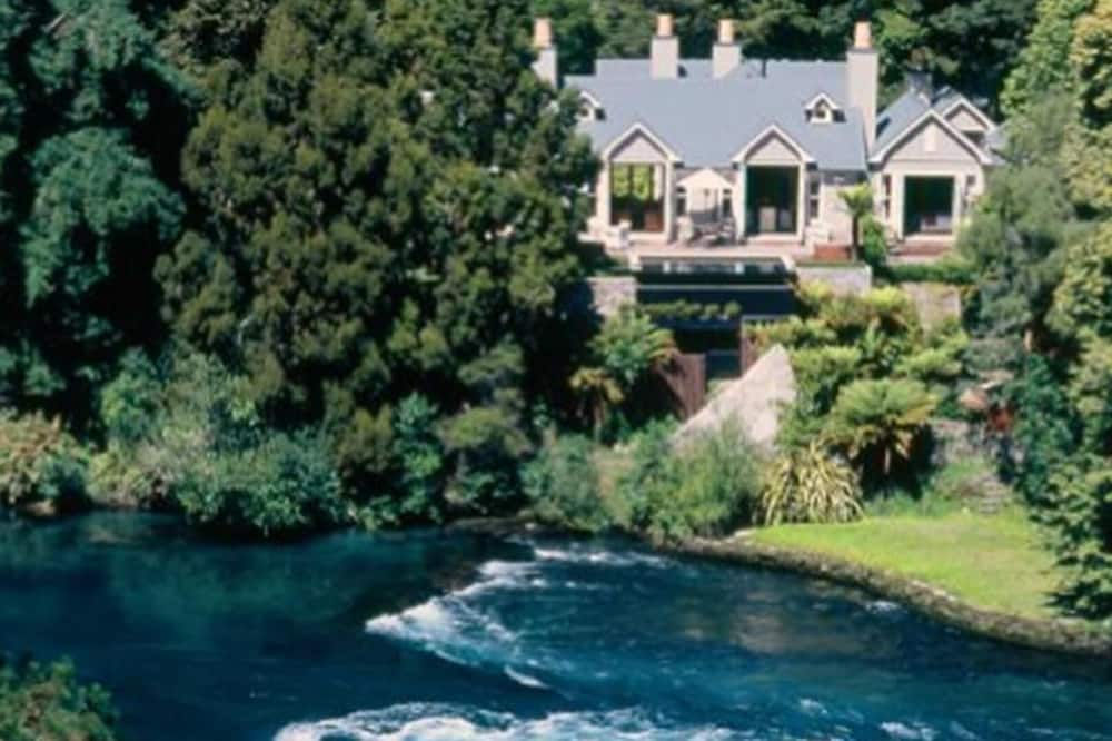 Huka Lodge — hero image