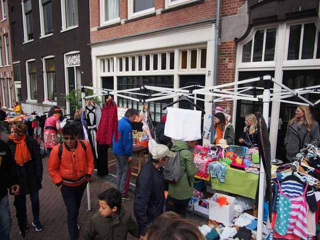 Koningsdag crowds along an Amsterdam canal