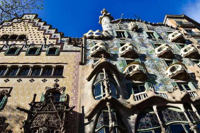 Stunning view of Casa Batlló's intricate façade design in Barcelona.
