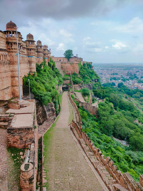 The city seen from the ridge wall